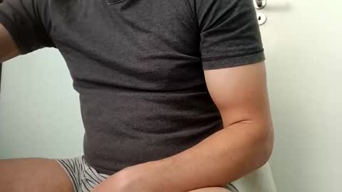 Snapshot of lprivat3e chatting on December 4, 3:10 pm lprivat3e online show from December 4, 3:10 pm