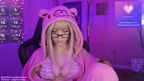 Snapshot of lsdprincess chatting on April 6, 12:30 am Princess online show from April 6, 12:30 am