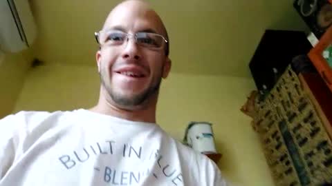 Snapshot of lshot_d chatting on January 25, 9:26 am Lshot D online show from January 25, 9:26 am