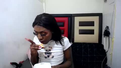 Snapshot of lsnnickykhanyile chatting on May 15, 11:12 pm lsnnickykhanyile online show from May 15, 11:12 pm