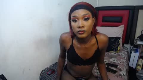 Snapshot of lsnnickykhanyile chatting on June 12, 4:06 pm lsnnickykhanyile online show from June 12, 4:06 pm