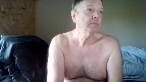 Snapshot of lu485947452685193669 chatting on April 19, 12:15 pm lu485947452685193669 online show from April 19, 12:15 pm