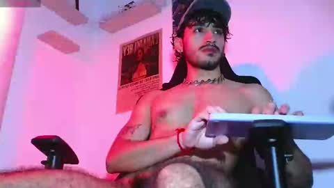 Snapshot of luan__wood chatting on December 16, 5:33 pm Luan Wood online show from December 16, 5:33 pm