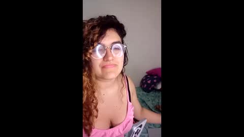 Snapshot of luana363 chatting on April 7, 4:13 am luana363 online show from April 7, 4:13 am