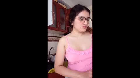 Snapshot of luana363 chatting on April 18, 6:12 pm luana363 online show from April 18, 6:12 pm