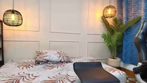 lUAN online show from October 4, 5:11 pm