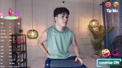 Snapshot of luandy_ chatting on April 9, 11:37 am lUAN online show from April 9, 11:37 am