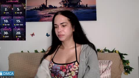 Snapshot of luara_ chatting on April 8, 9:31 am luara_ online show from April 8, 9:31 am