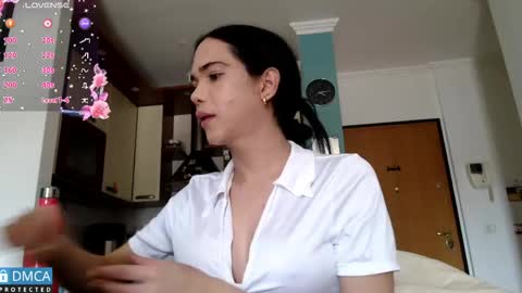 Snapshot of luara_ chatting on May 21, 2:13 pm luara_ online show from May 21, 2:13 pm