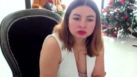 luara__01__lecat_1 online show from December 18, 5:41 pm