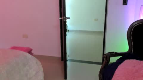 luara__01__lecat_1 online show from February 18, 10:28 pm