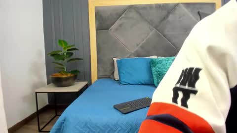 luca_morettii online show from October 6, 12:24 pm