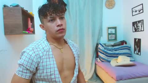 Snapshot of lucas_luxx1 chatting on September 13, 12:38 pm Lucas Luxx online show from September 13, 12:38 pm