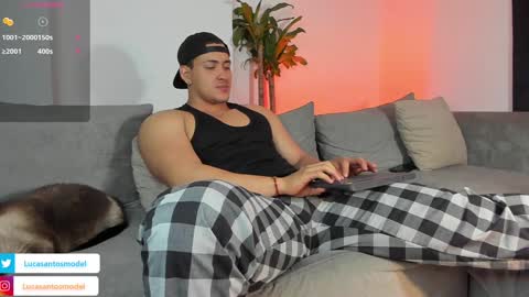 Snapshot of lucasanto_ chatting on December 17, 4:23 am LUCA SANTOS online show from December 17, 4:23 am