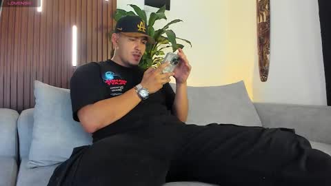 LUCA SANTOS online show from February 2, 1:37 am