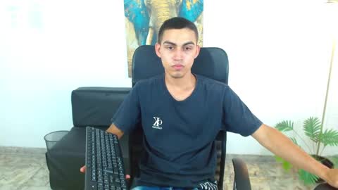 Snapshot of lucass_18 chatting on March 21, 8:34 pm Lucas online show from March 21, 8:34 pm