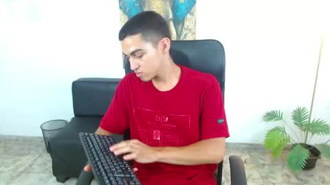 Snapshot of lucass_18 chatting on March 23, 8:13 pm Lucas online show from March 23, 8:13 pm