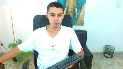 Snapshot of lucass_18 chatting on March 27, 9:25 pm Lucas online show from March 27, 9:25 pm