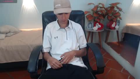 Snapshot of lucasssmith11 chatting on December 4, 11:41 am LucassSmith11 online show from December 4, 11:41 am