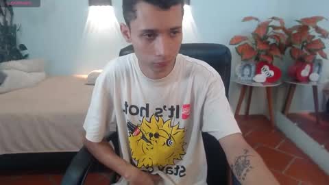 Snapshot of lucasssmith11 chatting on December 5, 11:52 am LucassSmith11 online show from December 5, 11:52 am