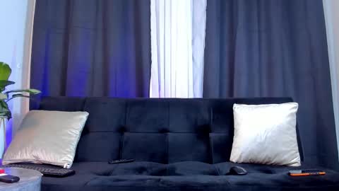 Snapshot of lucca_desire chatting on October 17, 12:58 am Lucca Desire online show from October 17, 12:58 am