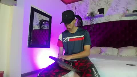 Lucca Moreti online show from June 29, 2:40 am