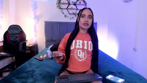 Snapshot of lucerop_ chatting on April 10, 3:23 am Lucero online show from April 10, 3:23 am