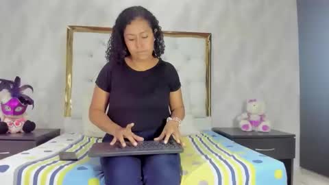 lucia antonella online show from February 5, 4:11 pm