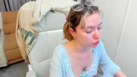 lucia_copper online show from December 4, 12:03 pm