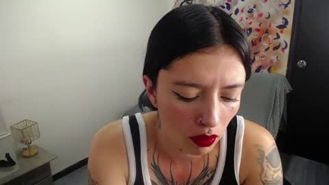 lucia_evans21 online show from July 14, 8:25 pm
