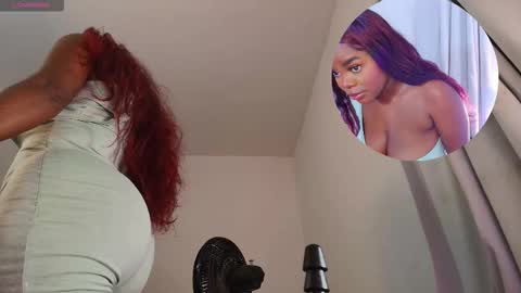 Snapshot of lucia_klein chatting on March 23, 6:01 pm Lucia Klein online show from March 23, 6:01 pm