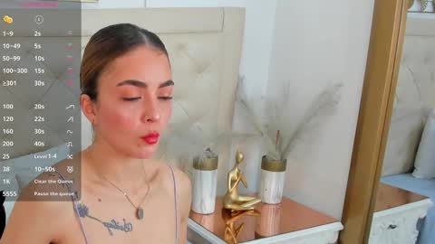 Snapshot of lucia_lorenz chatting on November 4, 11:20 am lucia_lorenz online show from November 4, 11:20 am