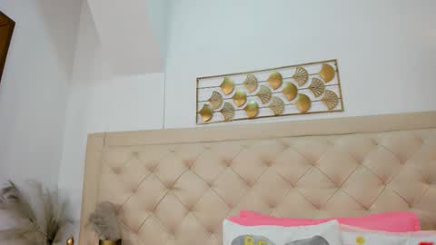 lucia_lorenz online show from February 8, 11:24 am