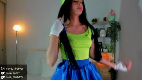 Snapshot of lucia_sandy chatting on October 29, 10:55 pm Lu Intagramsandy fireeyes online show from October 29, 10:55 pm