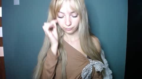 Lucy online show from September 25, 7:34 am