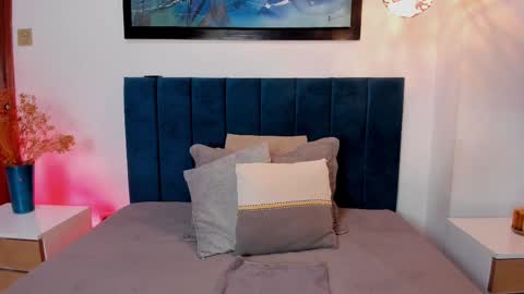 LuciaFerrero online show from September 18, 1:51 am