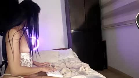 luciamoretti1 online show from October 26, 4:40 am