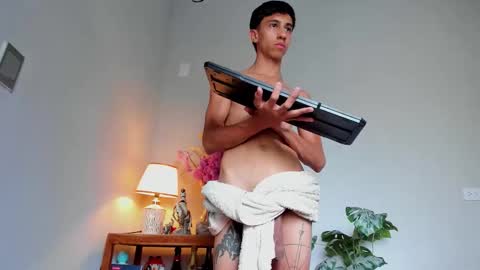 Snapshot of lucian_davii chatting on February 12, 7:20 pm Pirulo online show from February 12, 7:20 pm