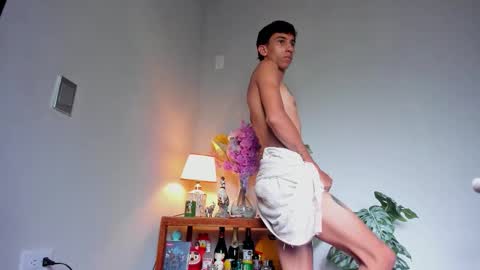 Snapshot of lucian_davii chatting on February 17, 4:13 pm Pirulo online show from February 17, 4:13 pm