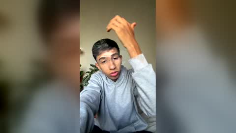 Snapshot of lucian_davii chatting on February 27, 1:11 pm Pirulo online show from February 27, 1:11 pm