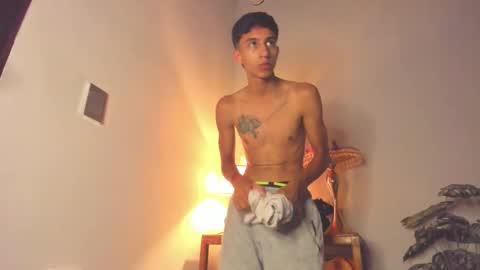 Snapshot of lucian_davii chatting on March 17, 3:22 am Pirulo online show from March 17, 3:22 am