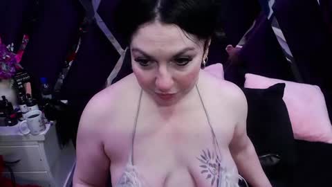 Snapshot of luciana_ass chatting on October 15, 8:42 pm Luci online show from October 15, 8:42 pm