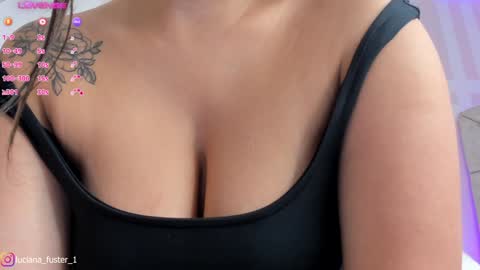 Snapshot of luciana_fuster18 chatting on December 17, 8:34 am Luciana online show from December 17, 8:34 am