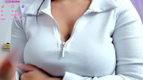 Snapshot of luciana_fuster18 chatting on December 18, 5:59 am Luciana online show from December 18, 5:59 am