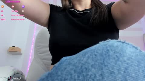 Snapshot of luciana_fuster18 chatting on December 24, 6:33 am Luciana online show from December 24, 6:33 am