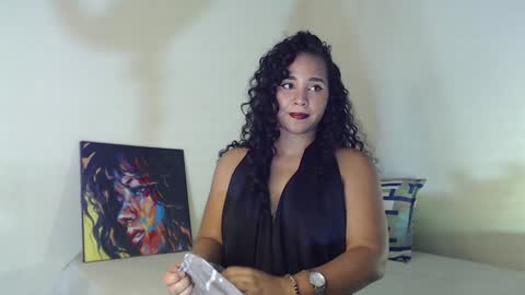 Snapshot of luciana_keating chatting on December 12, 4:21 pm luciana online show from December 12, 4:21 pm