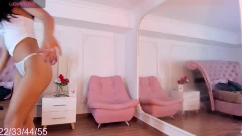 Snapshot of luciana_roa chatting on September 23, 8:23 pm Luciana online show from September 23, 8:23 pm