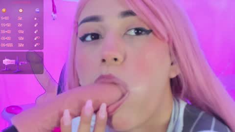 Snapshot of lucianacarter chatting on December 11, 2:44 pm online show from December 11, 2:44 pm