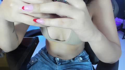 Snapshot of lucianacarter chatting on February 1, 4:03 am online show from February 1, 4:03 am