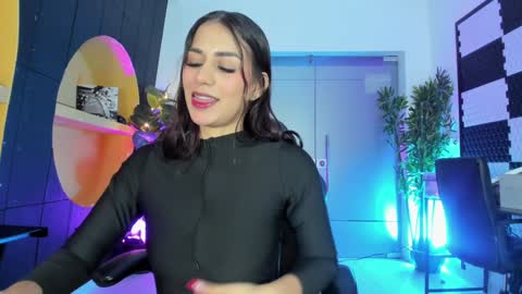 Snapshot of lucianacarter chatting on February 9, 2:38 am online show from February 9, 2:38 am